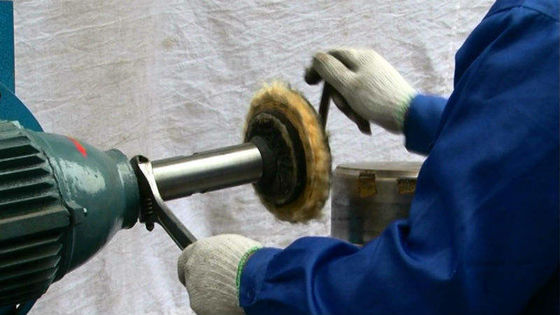 Pakaian ukuran kecil dari baja tahan karat Pakaian polishing dalam mesin polishing dalam