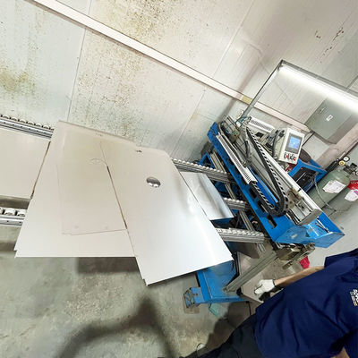 Mesin pengelasan panel stainless steel yang dapat diandalkan untuk wastafel buatan tangan di bengkel industri dan proyek perumahan