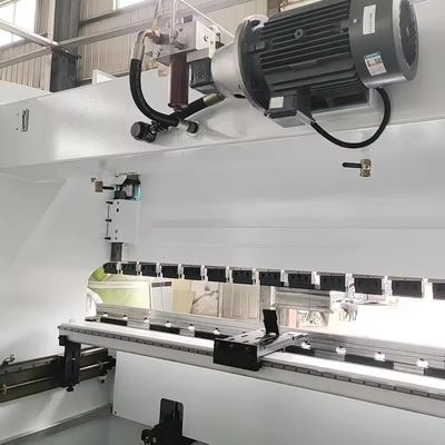 Multifunctional Intelligent 30T/60T Mesin Lipat Jalur Air Untuk Lembar Logam Matel Lembar