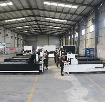 Harga bagus Mesin pemotong laser stainless steel sheet logam bertenaga tinggi dengan sistem servo presisi on line