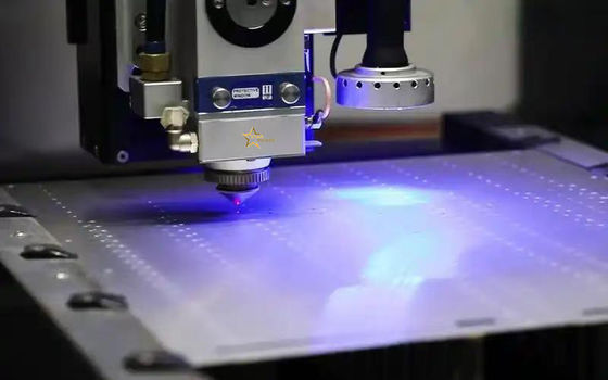 Mesin pemotong logam lembaran laser CNC presisi tinggi 3KW untuk industri furnitur mekanik, aerospace dan elektronik