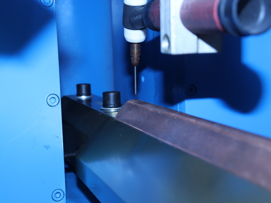 Mesin Las Presisi CNC 4-Sumbu (Khusus Tepi Dalam Panel)