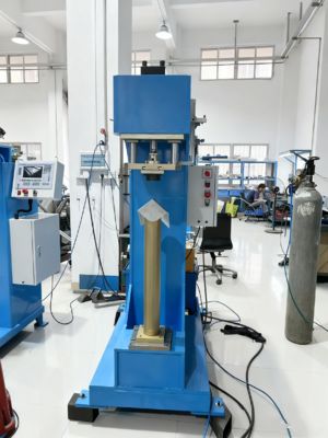 Mesin pembentuk dan penggabungan sudut hidrolik