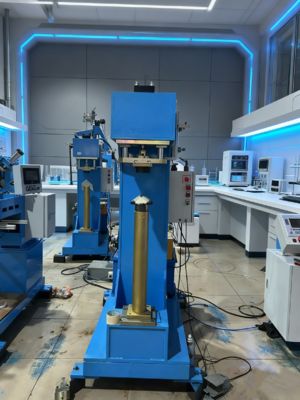 Mesin pembentuk dan penggabungan sudut hidrolik