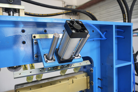 Mesin Wastafel Dapur Terkontrol PLC 2.3KW 30MPa 0.5-1.0MPa untuk Pengepresan Sambungan dan Sudut Presisi Tinggi