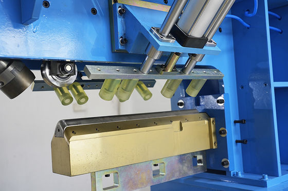 Mesin Wastafel Dapur Terkontrol PLC 2.3KW 30MPa 0.5-1.0MPa untuk Pengepresan Sambungan dan Sudut Presisi Tinggi