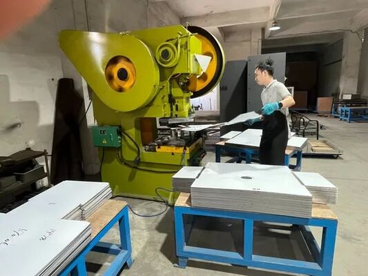 Mesin press tenggorokan dalam untuk melubangi lubang air wastafel buatan tangan