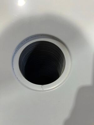 Mesin press tenggorokan dalam untuk melubangi lubang air wastafel buatan tangan