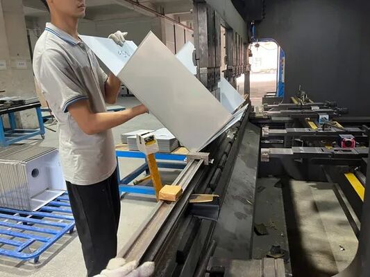 Mesin lentur lembaran logam untuk proses Dasar wastafel buatan tangan